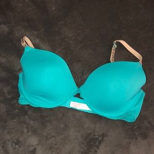 Pink Victoria’s Secret 34D bra
